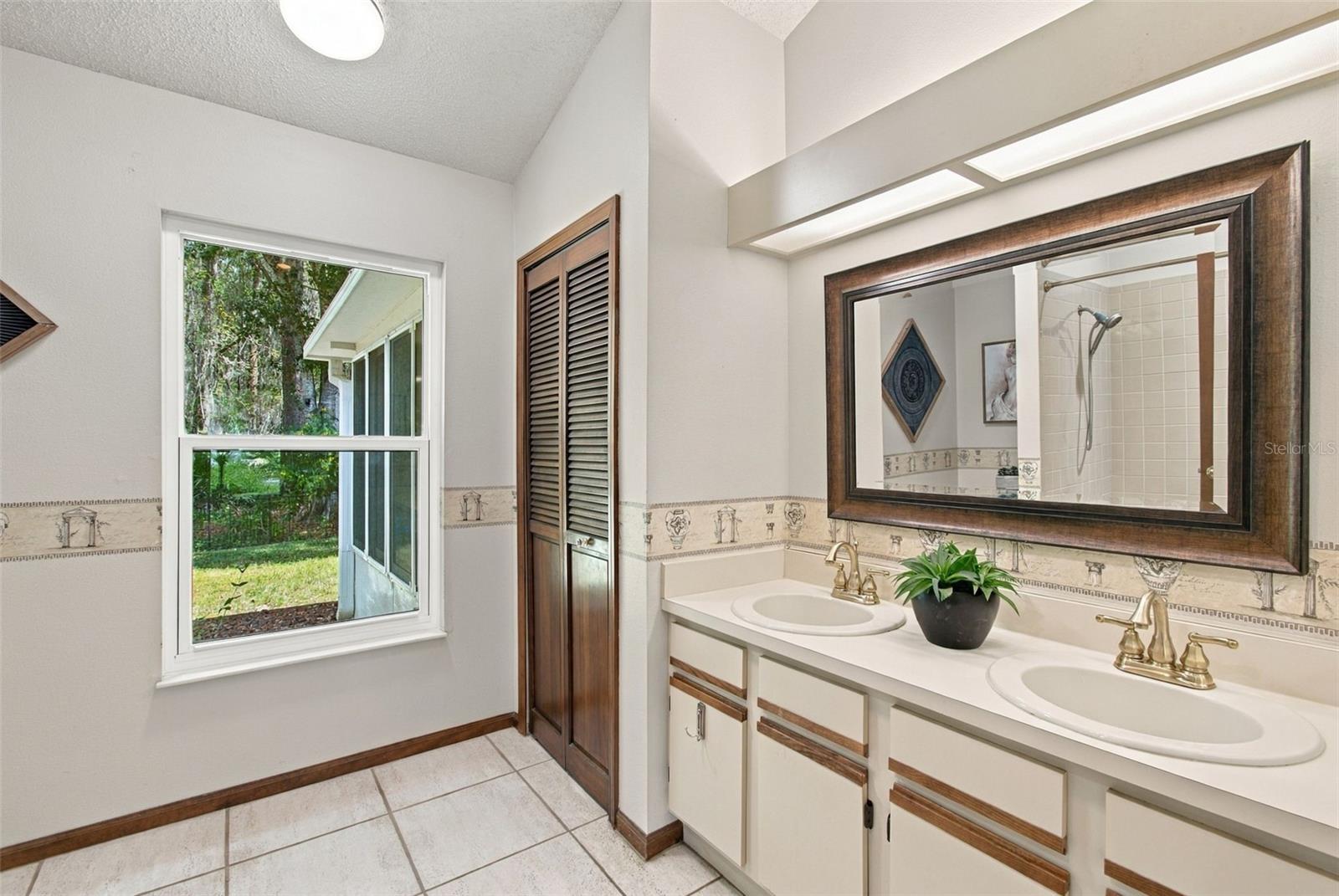709 JACARANDA DR — photo 37