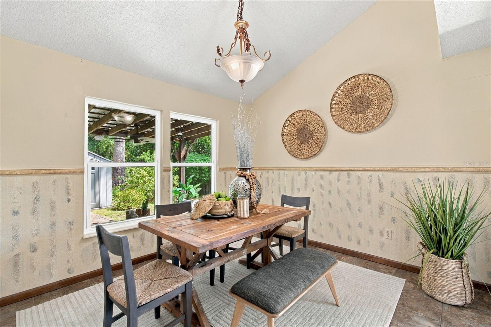 709 JACARANDA DR — photo 12