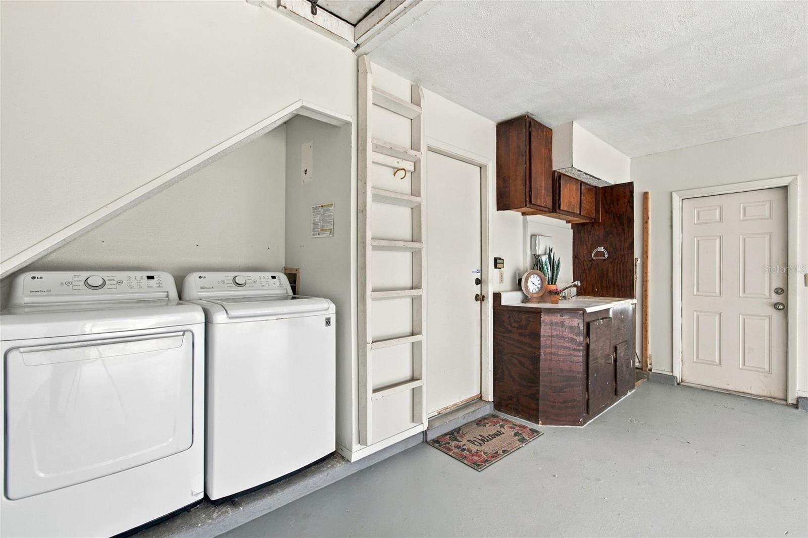 709 JACARANDA DR — photo 59