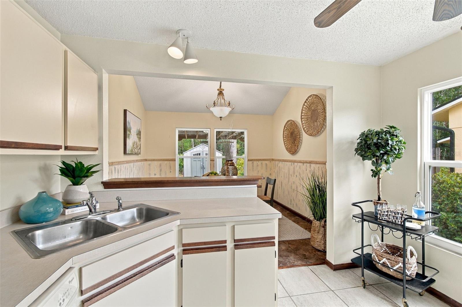 709 JACARANDA DR — photo 20