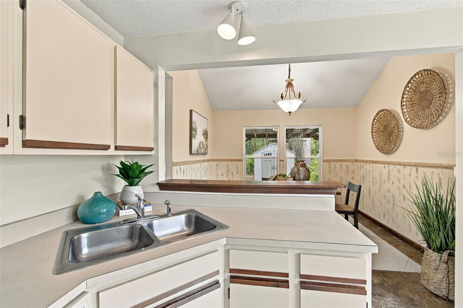 709 JACARANDA DR — photo 18
