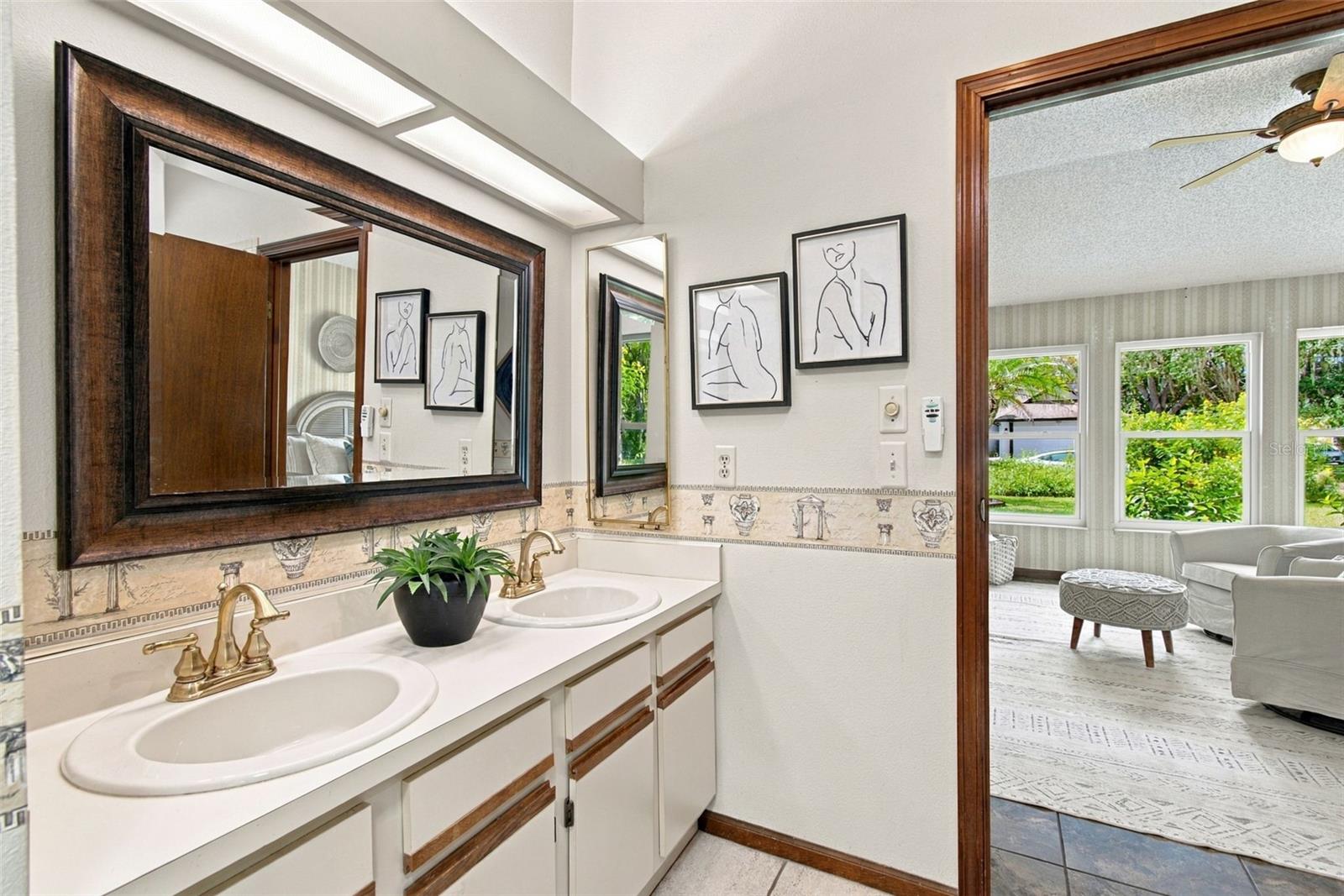 709 JACARANDA DR — photo 36