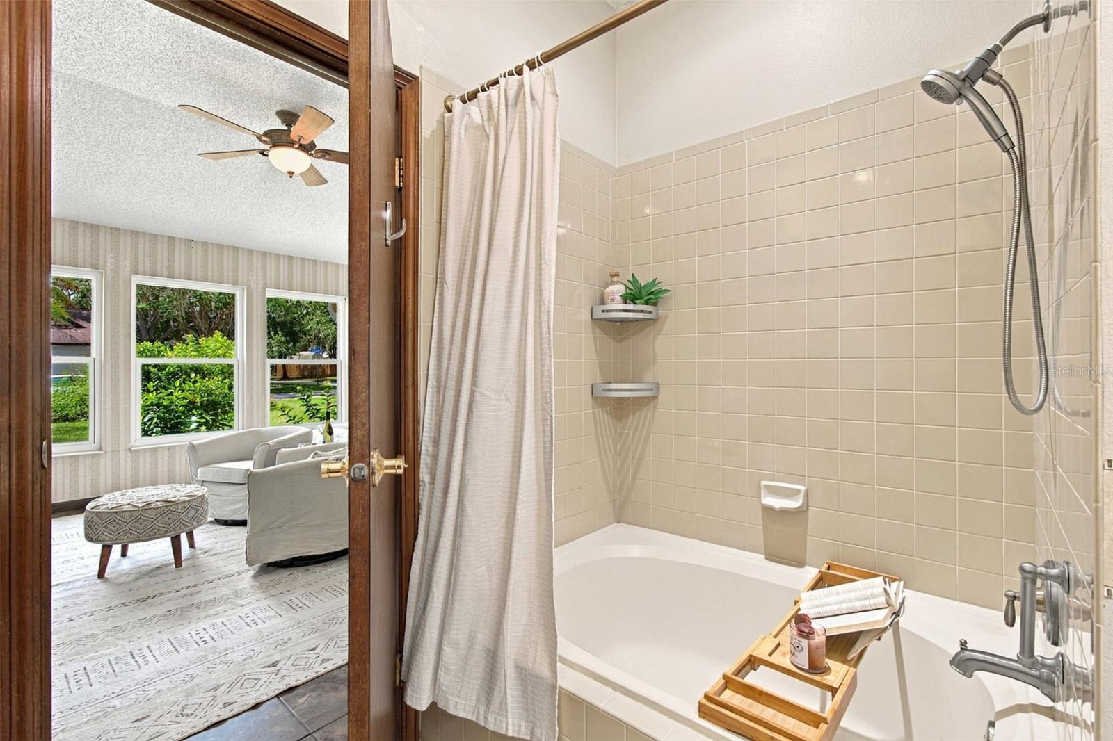 709 JACARANDA DR — photo 35