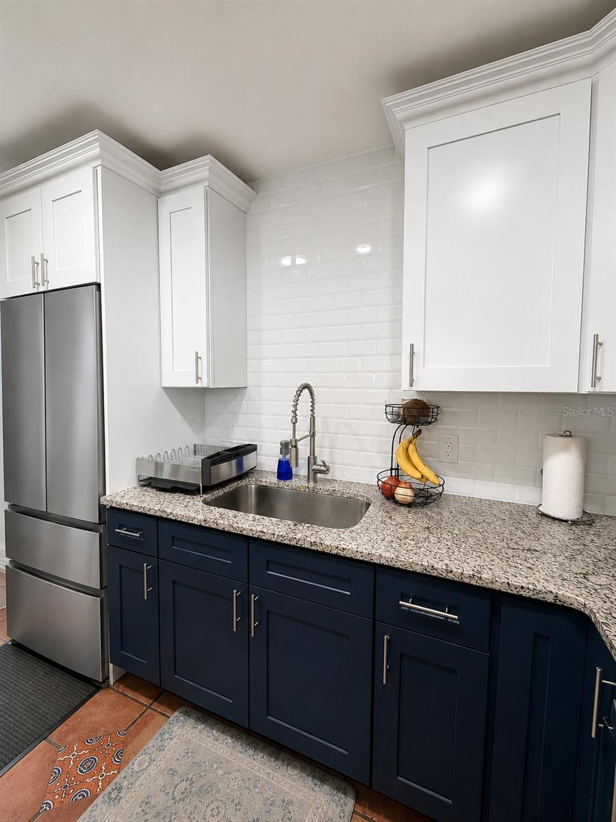 8439 DOROTHY AVE — photo 6