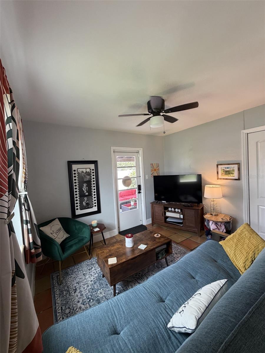 8439 DOROTHY AVE — photo 9