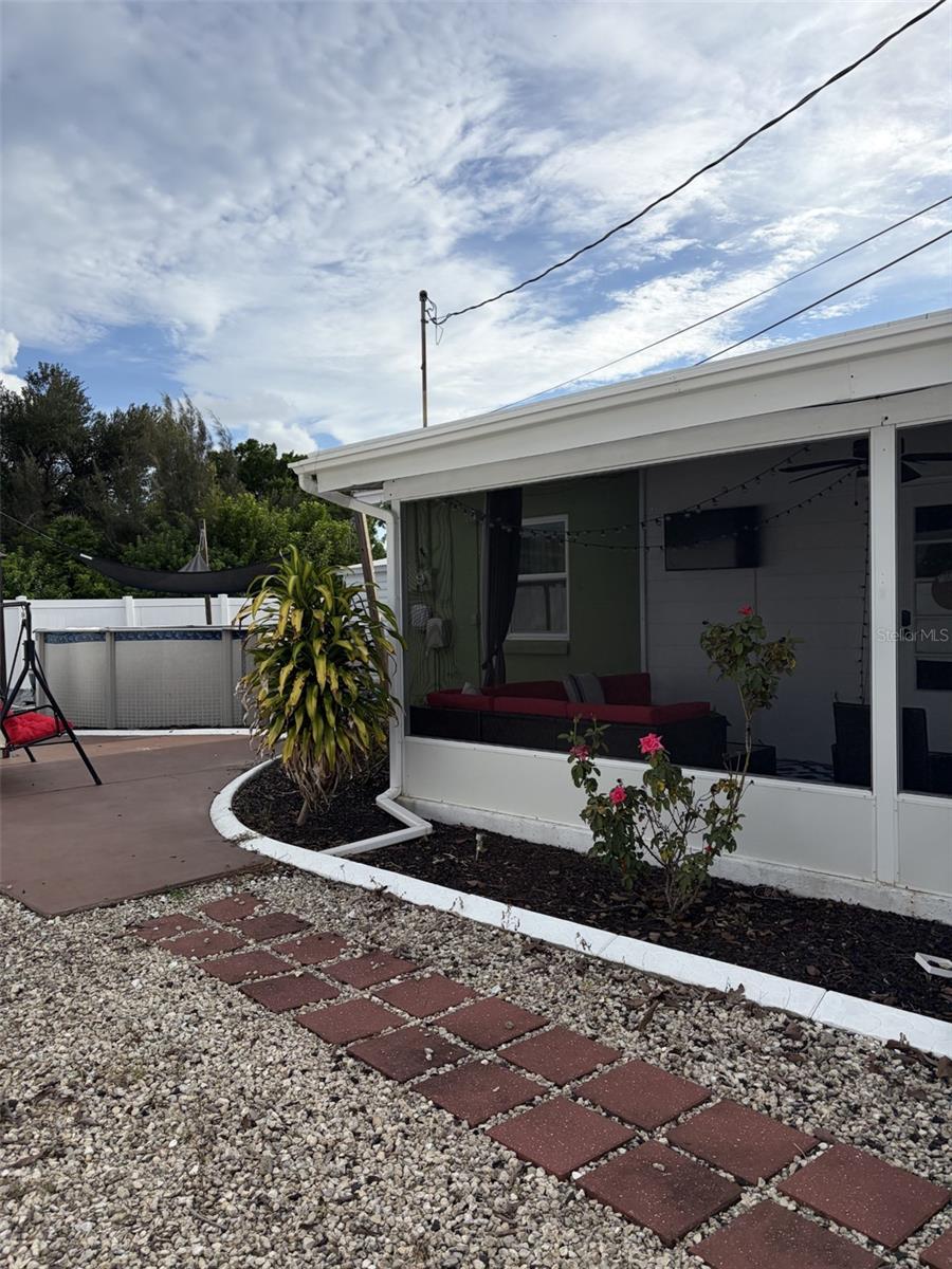 8439 DOROTHY AVE — photo 18
