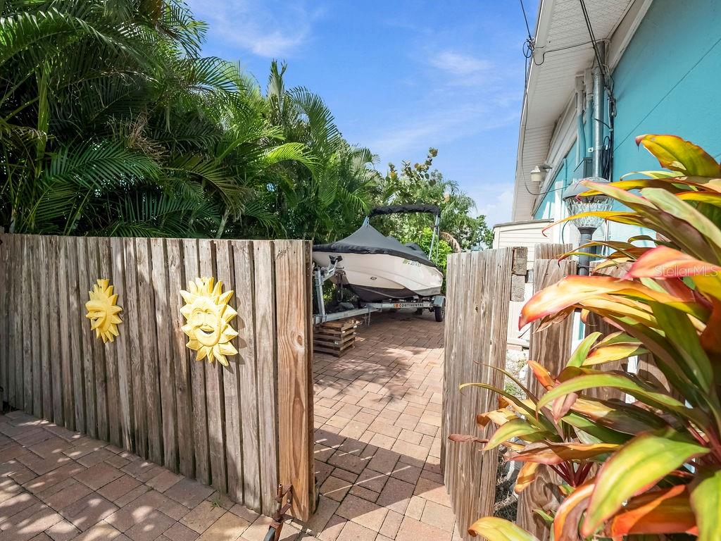 1831 BAYSHORE DR — photo 33