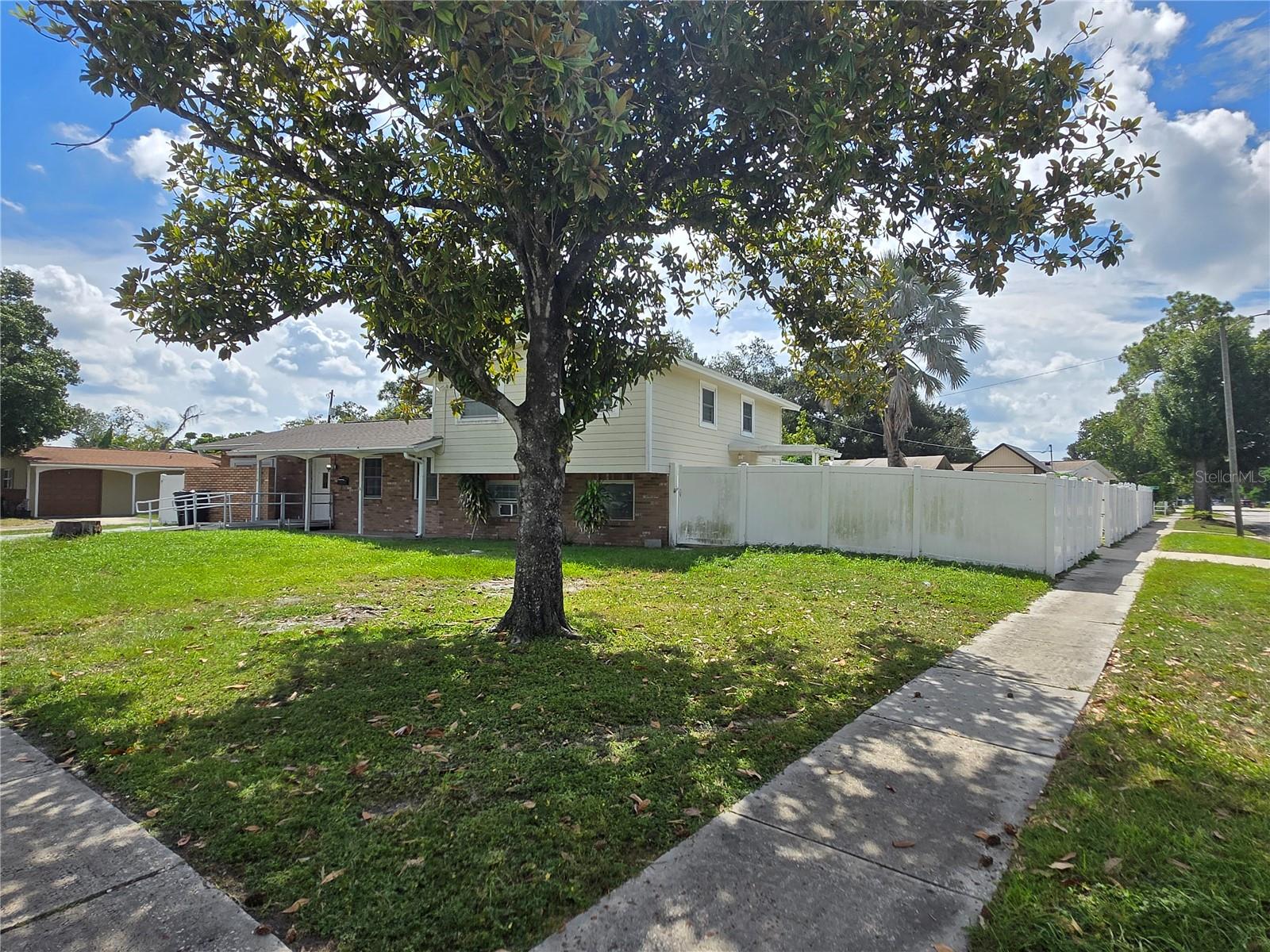 7710 W HANNA AVE — photo 2