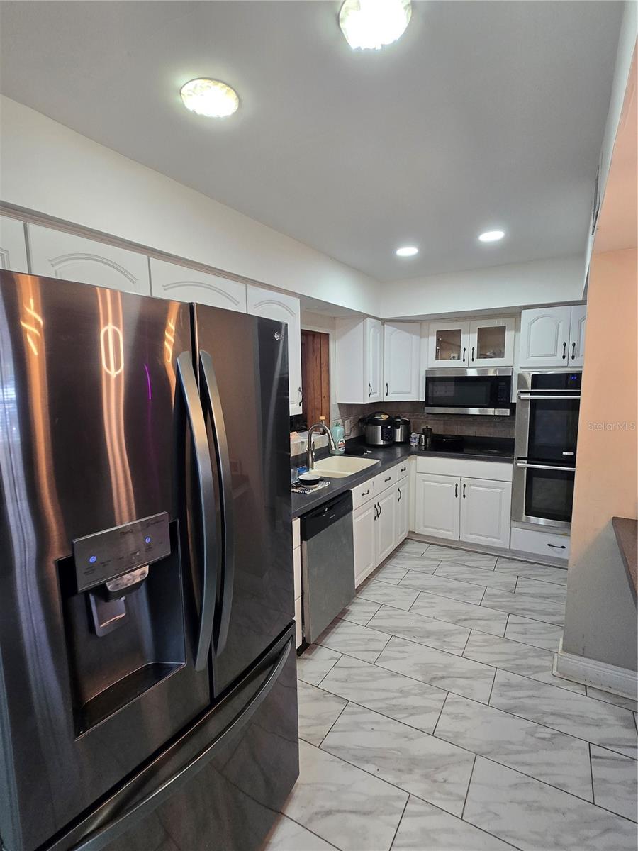 7710 W HANNA AVE — photo 5
