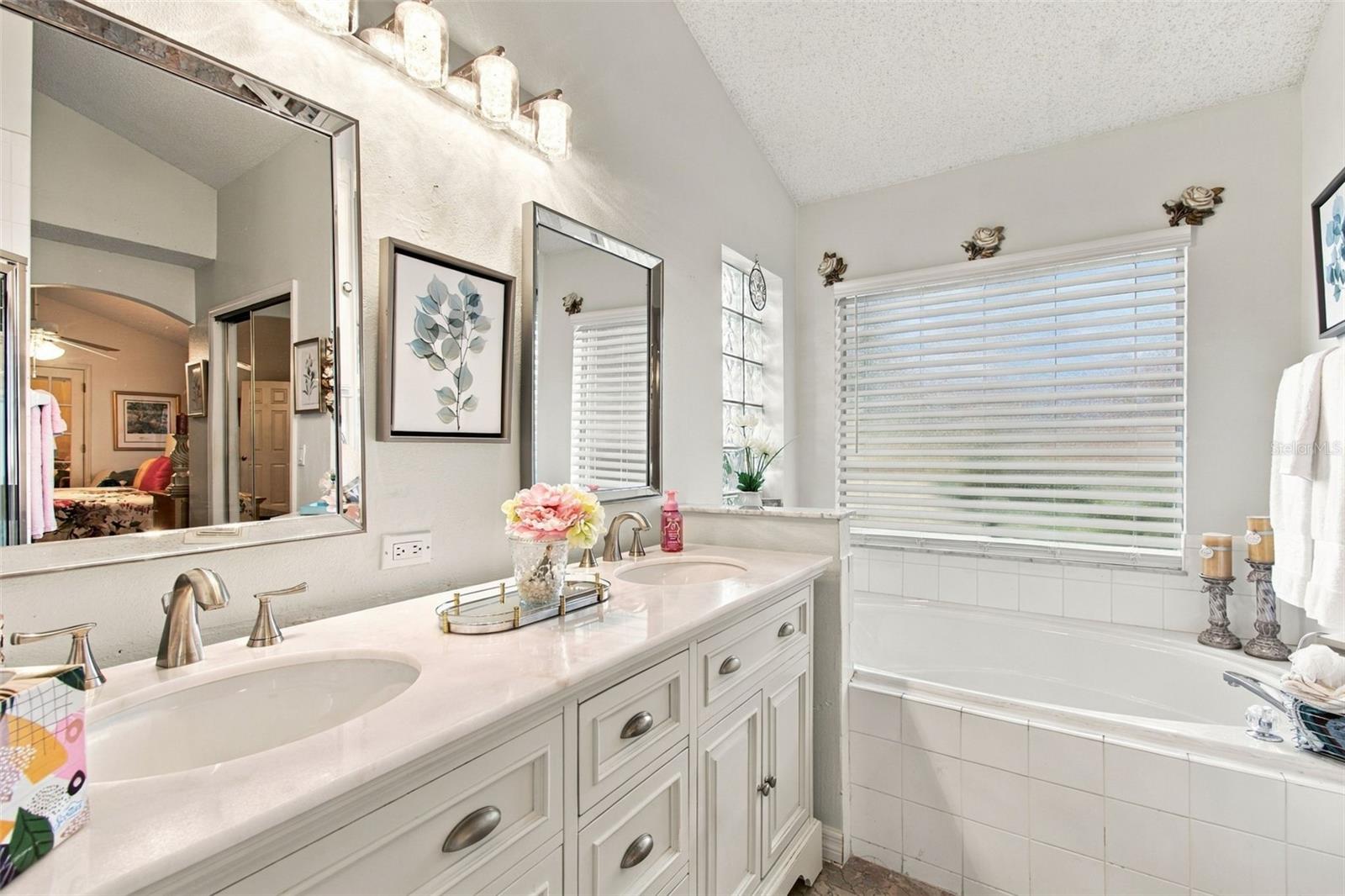 19014 SILVERBROOK DR — photo 42