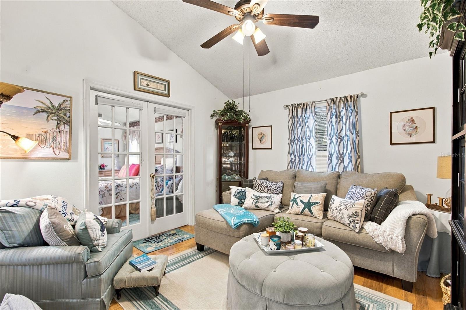 19014 SILVERBROOK DR — photo 36