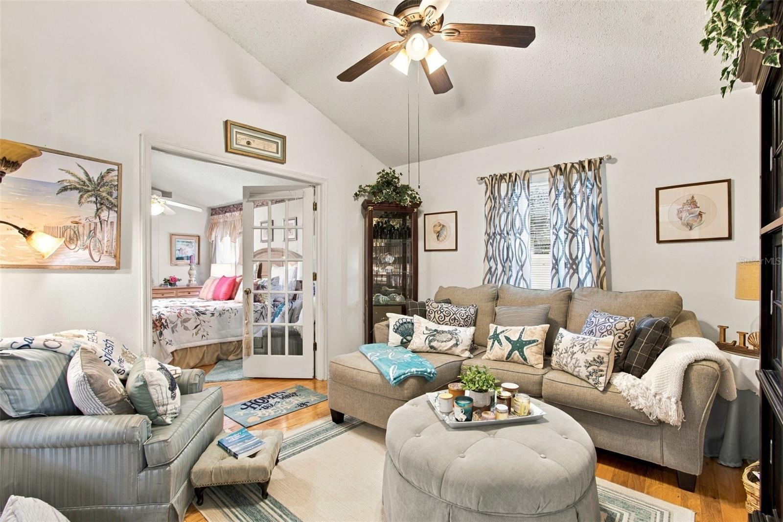 19014 SILVERBROOK DR — photo 37