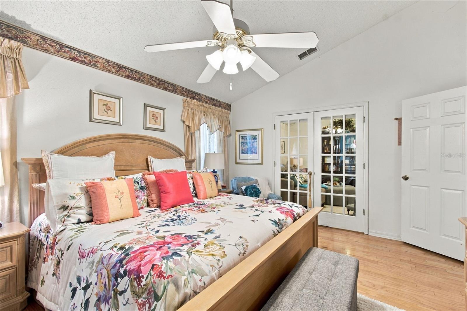 19014 SILVERBROOK DR — photo 34