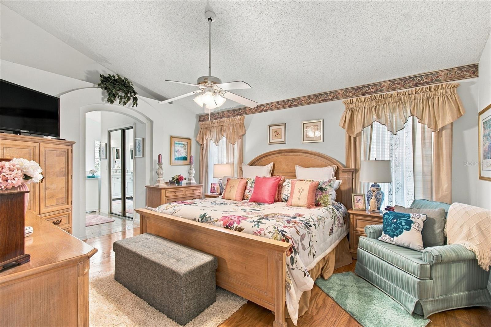19014 SILVERBROOK DR — photo 31