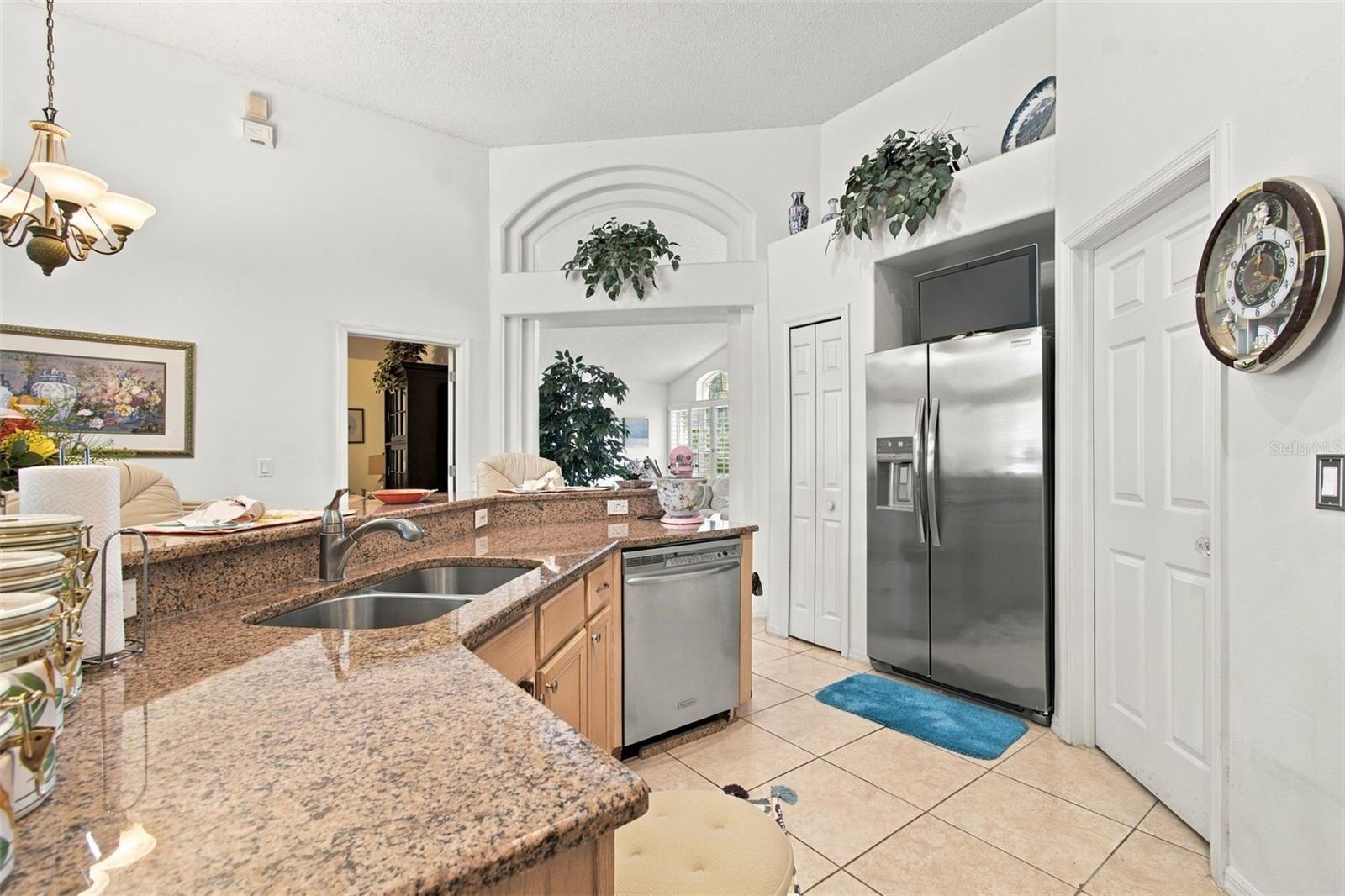 19014 SILVERBROOK DR — photo 23