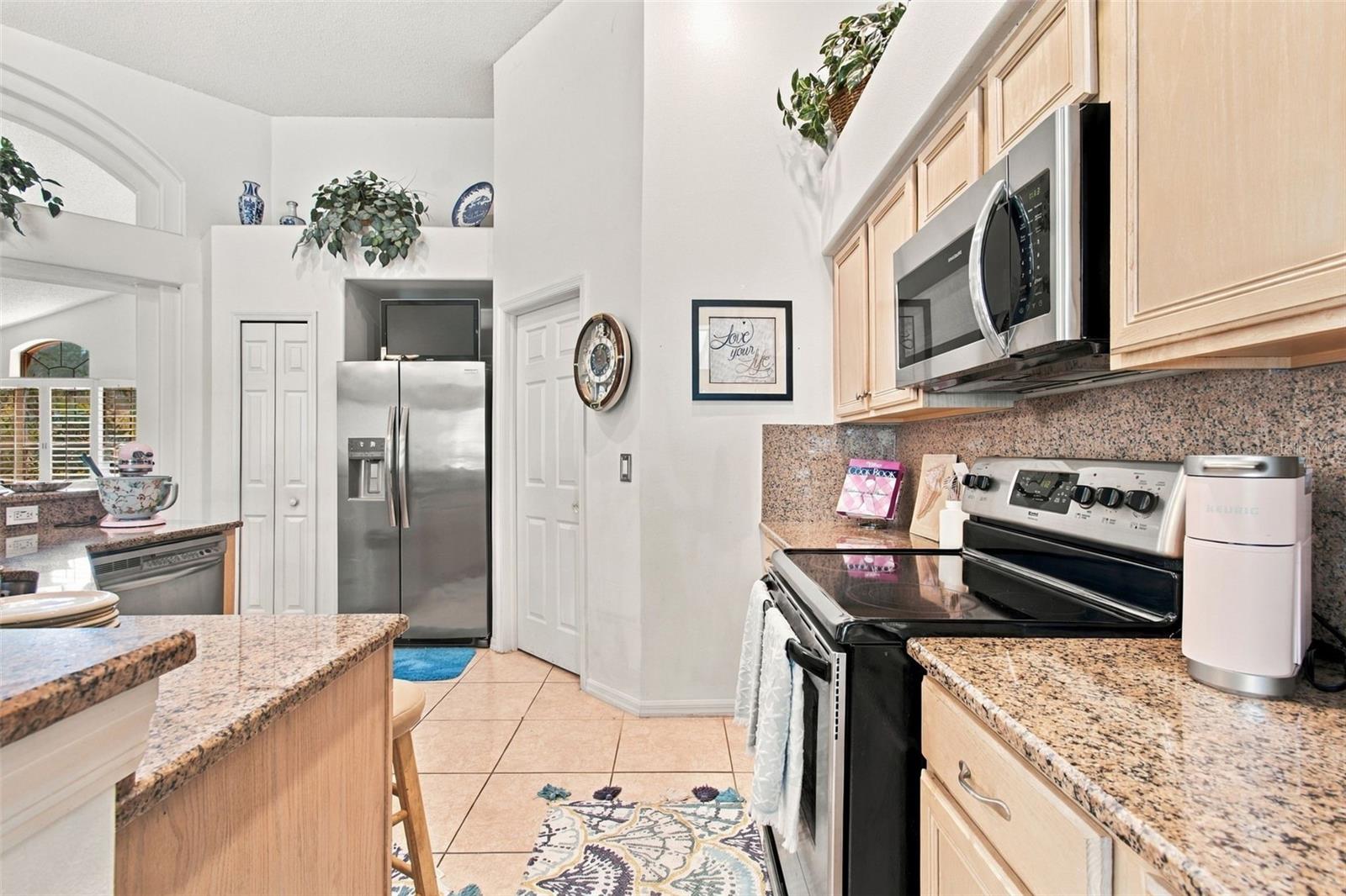19014 SILVERBROOK DR — photo 22