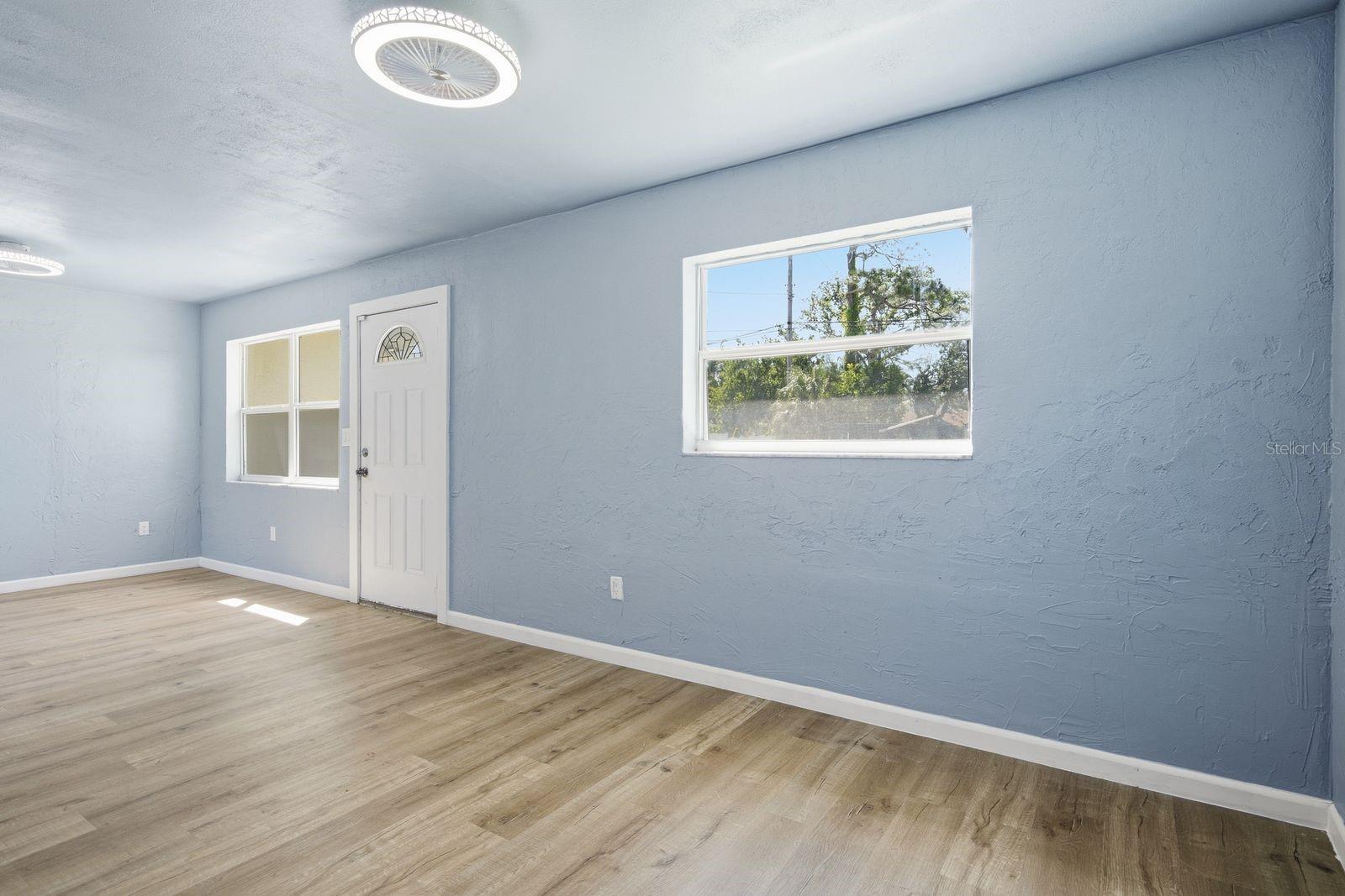 8143 OVERLOOK PL NE — photo 3