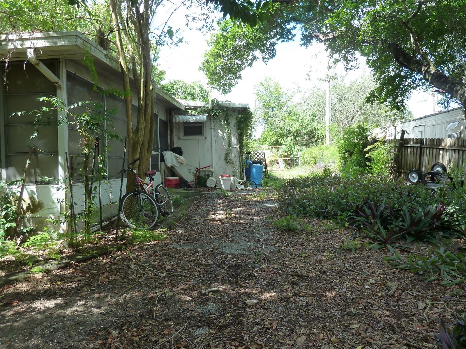 1202 LUCAS ST — photo 8