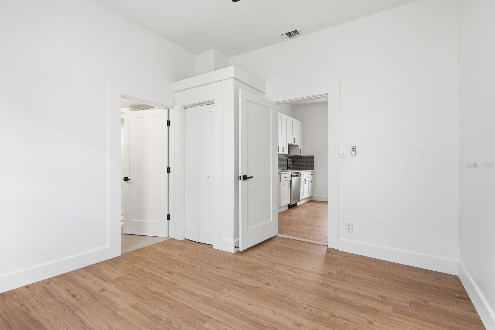 2506 N 12TH ST — photo 13