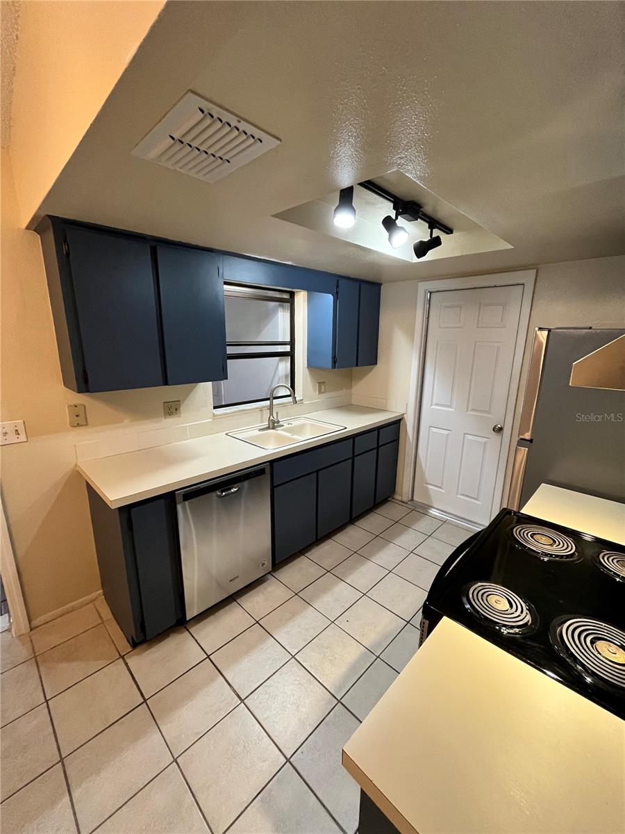 1238 FUCHSIA DR — photo 8
