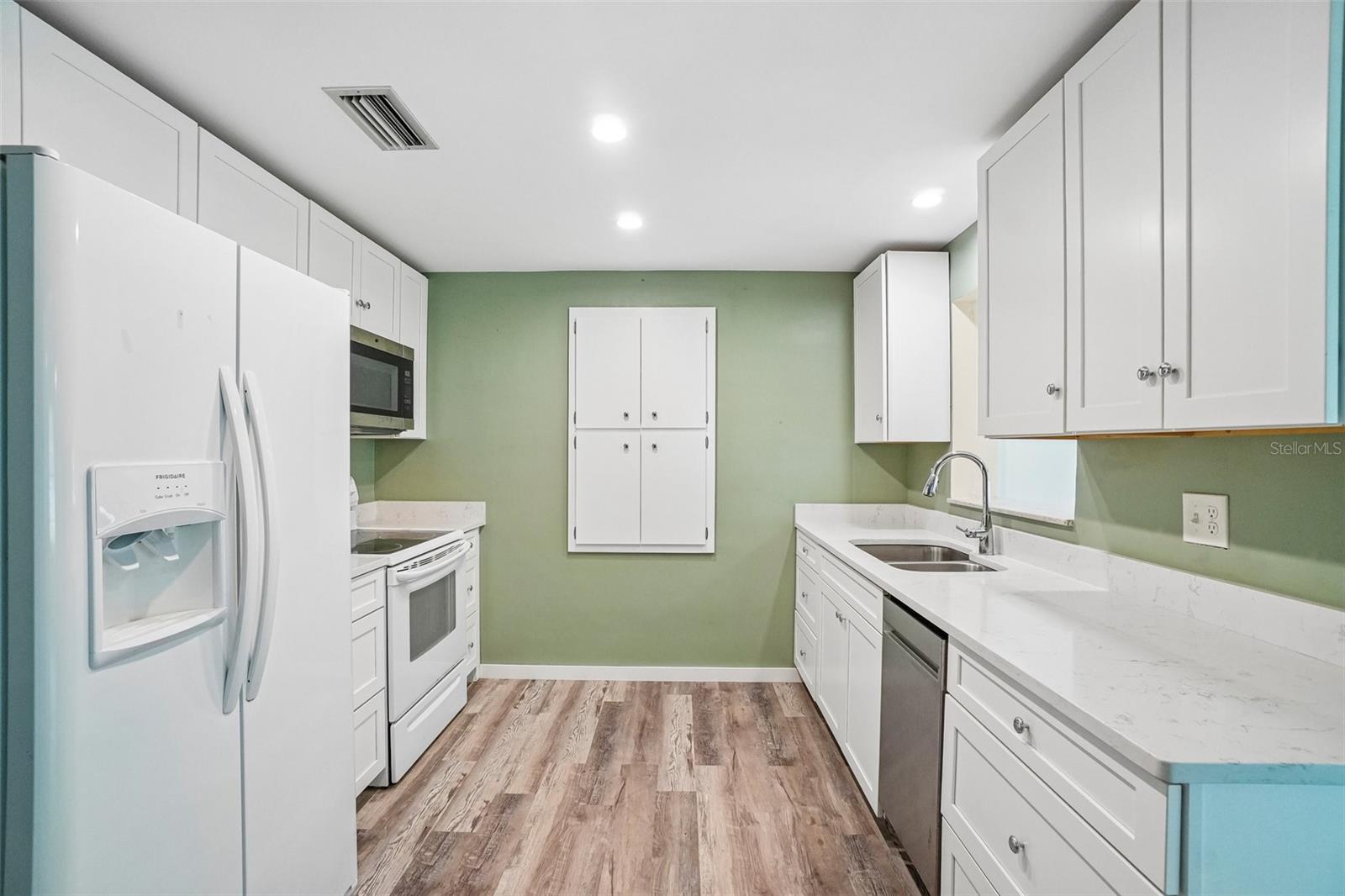 1777 BENTLEY ST — photo 13
