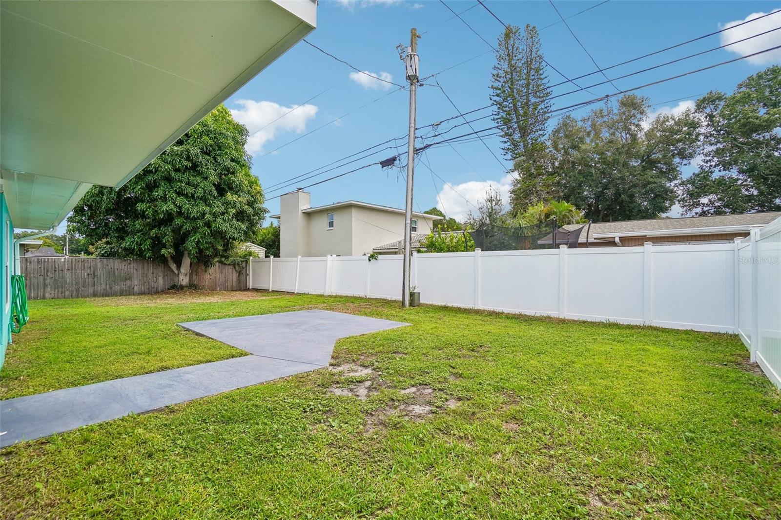 1777 BENTLEY ST — photo 32