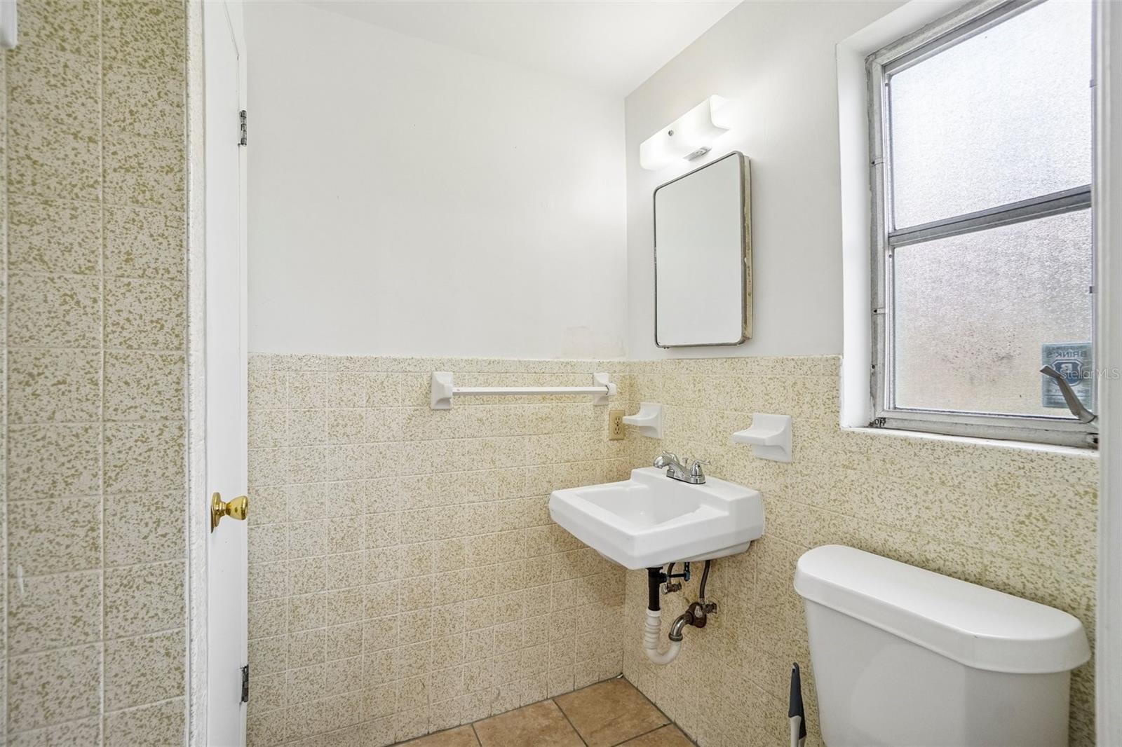 1777 BENTLEY ST — photo 25