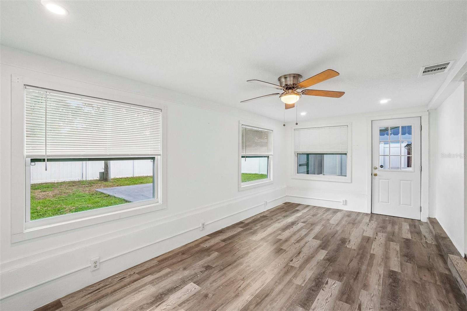 1777 BENTLEY ST — photo 16
