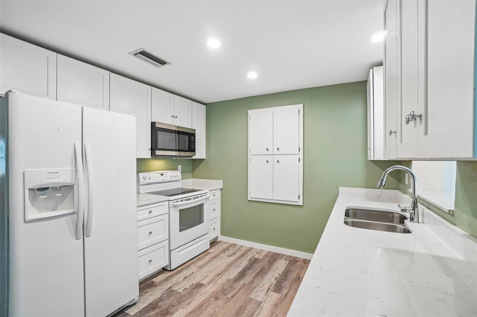 1777 BENTLEY ST — photo 14