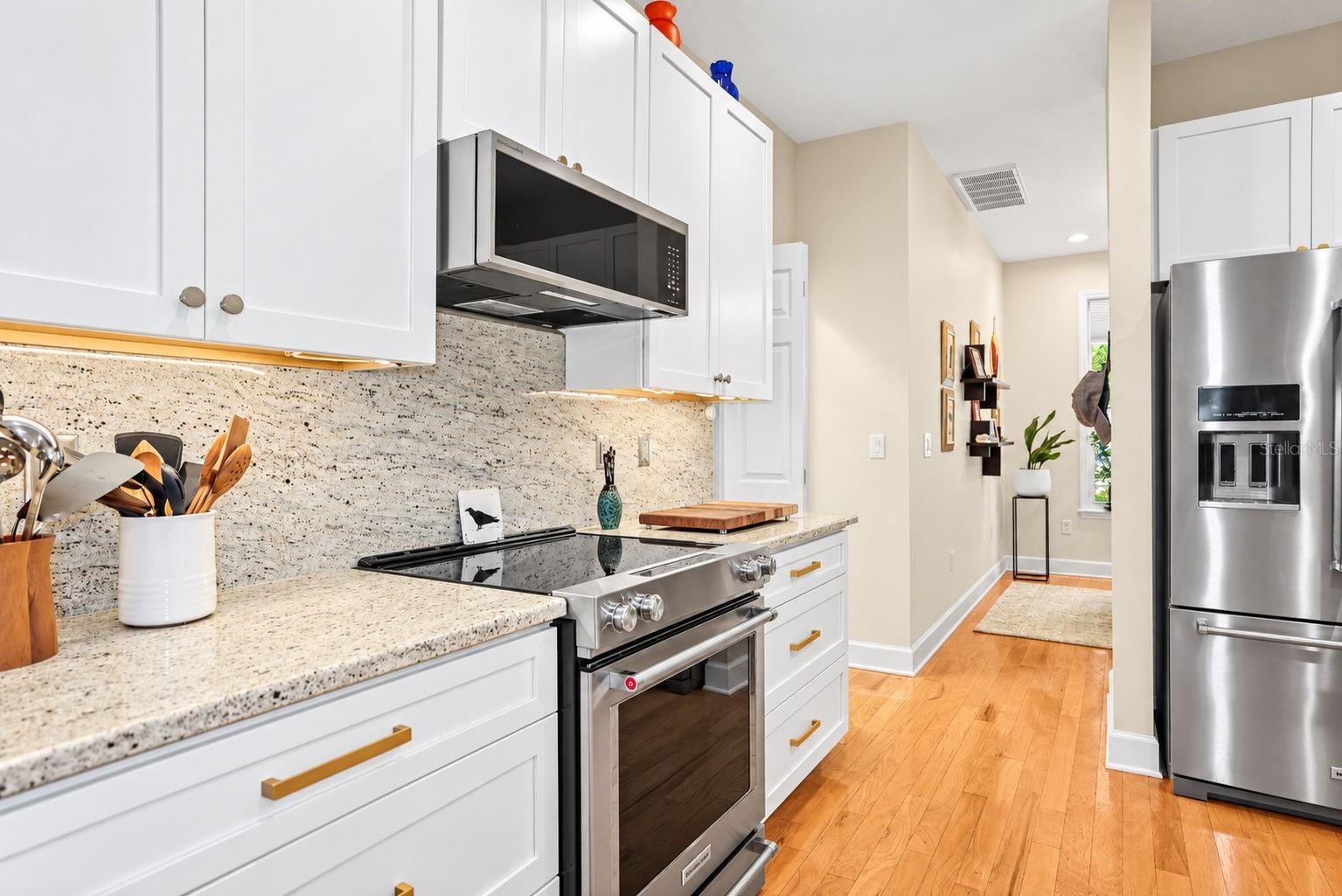 2013 MACARTHUR CT — photo 15