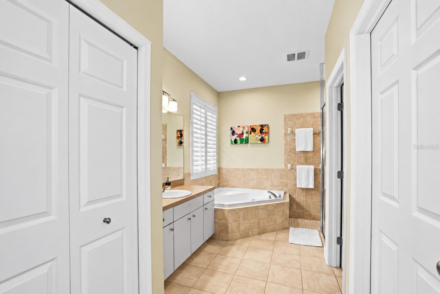2013 MACARTHUR CT — photo 36