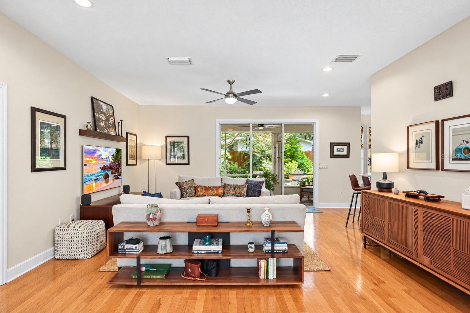 2013 MACARTHUR CT — photo 19