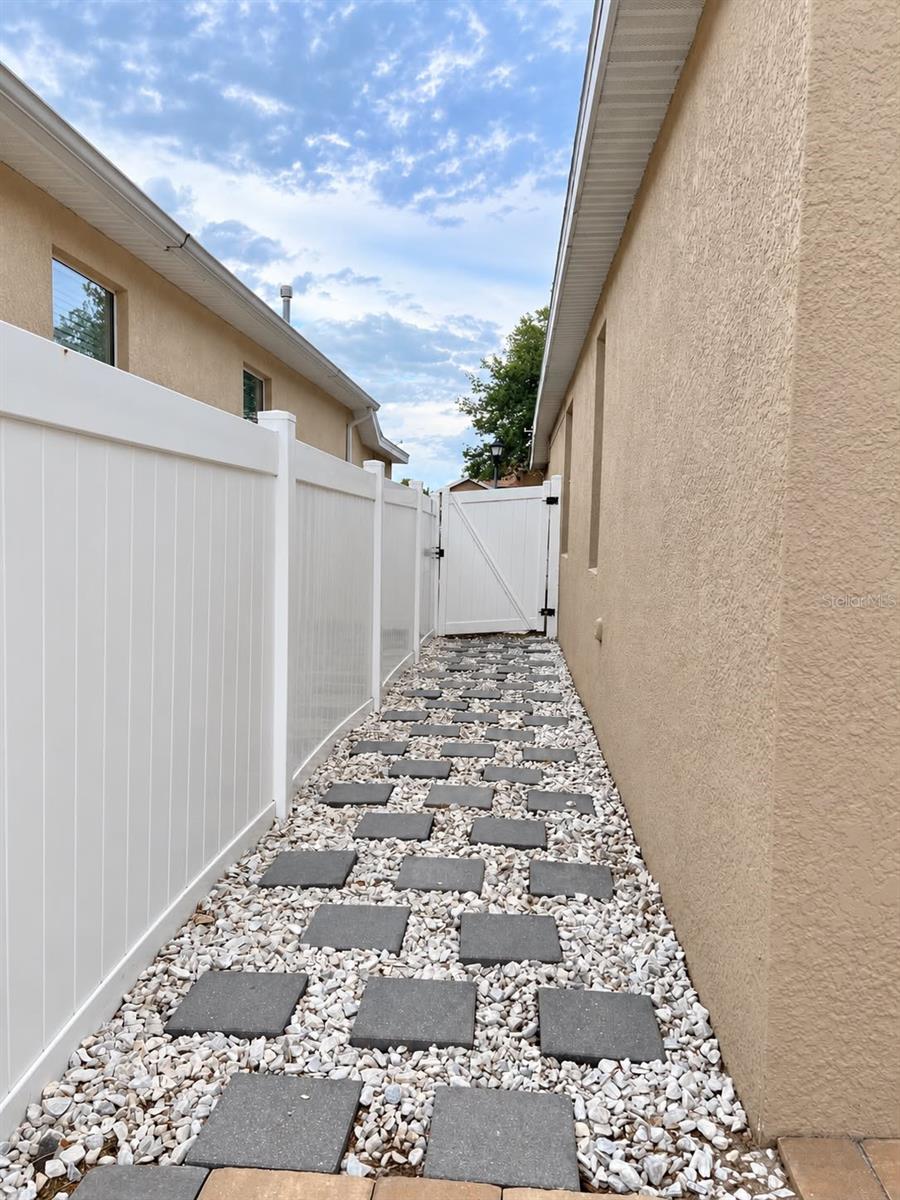12813 HAMPTON HILL DR — photo 18