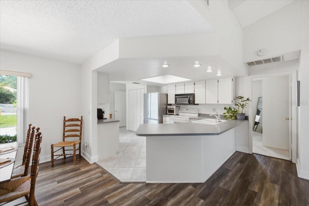 3379 HYDE PARK DR — photo 12