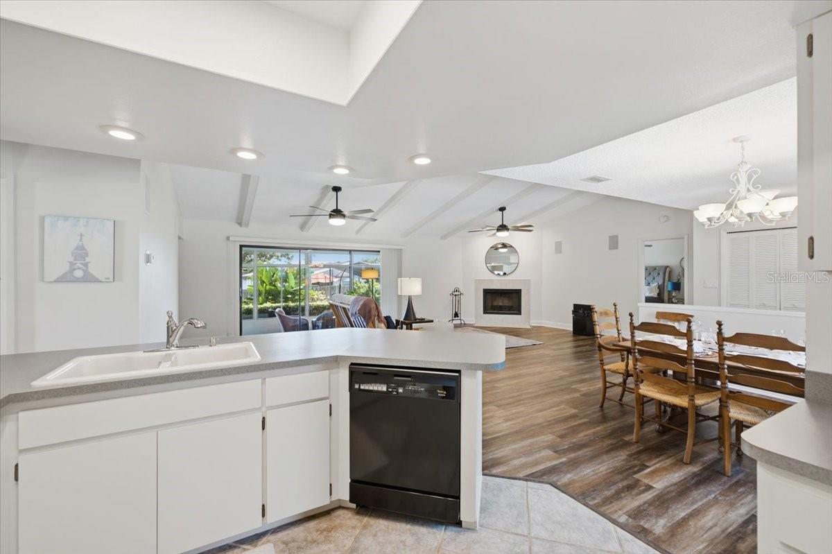 3379 HYDE PARK DR — photo 14