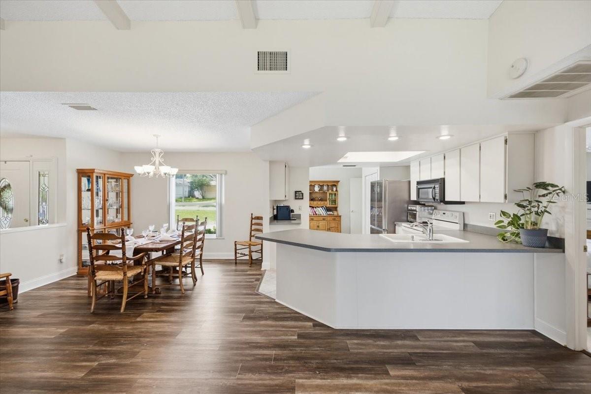 3379 HYDE PARK DR — photo 11