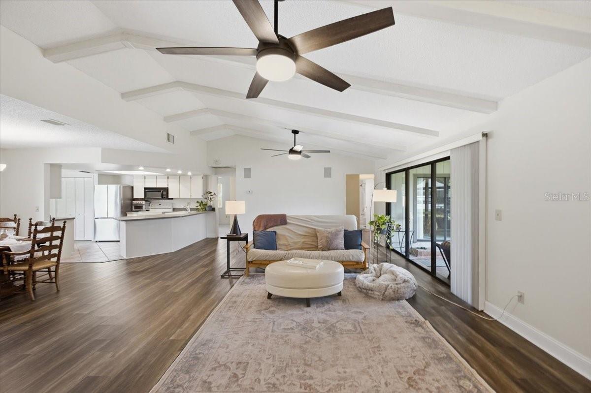 3379 HYDE PARK DR — photo 4