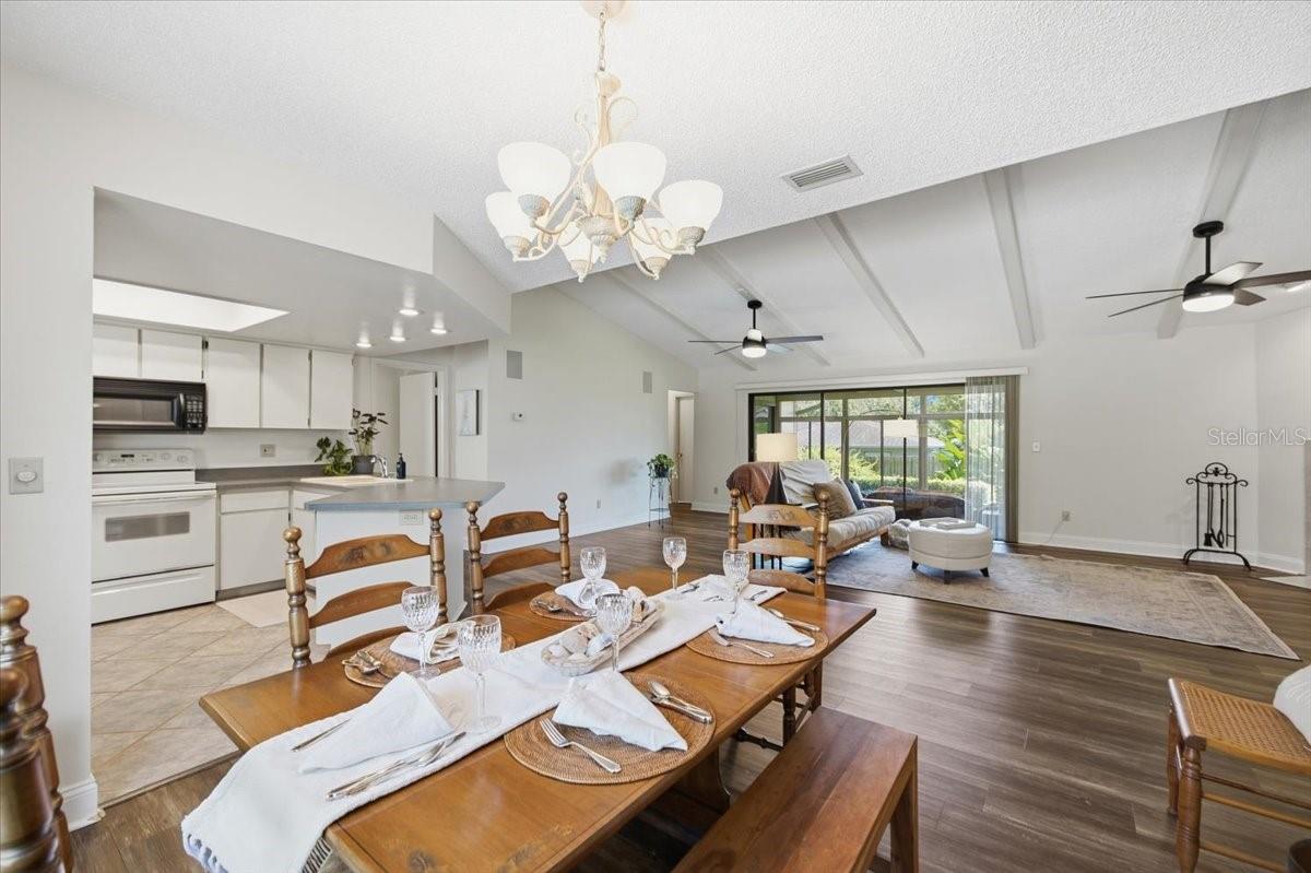 3379 HYDE PARK DR — photo 9