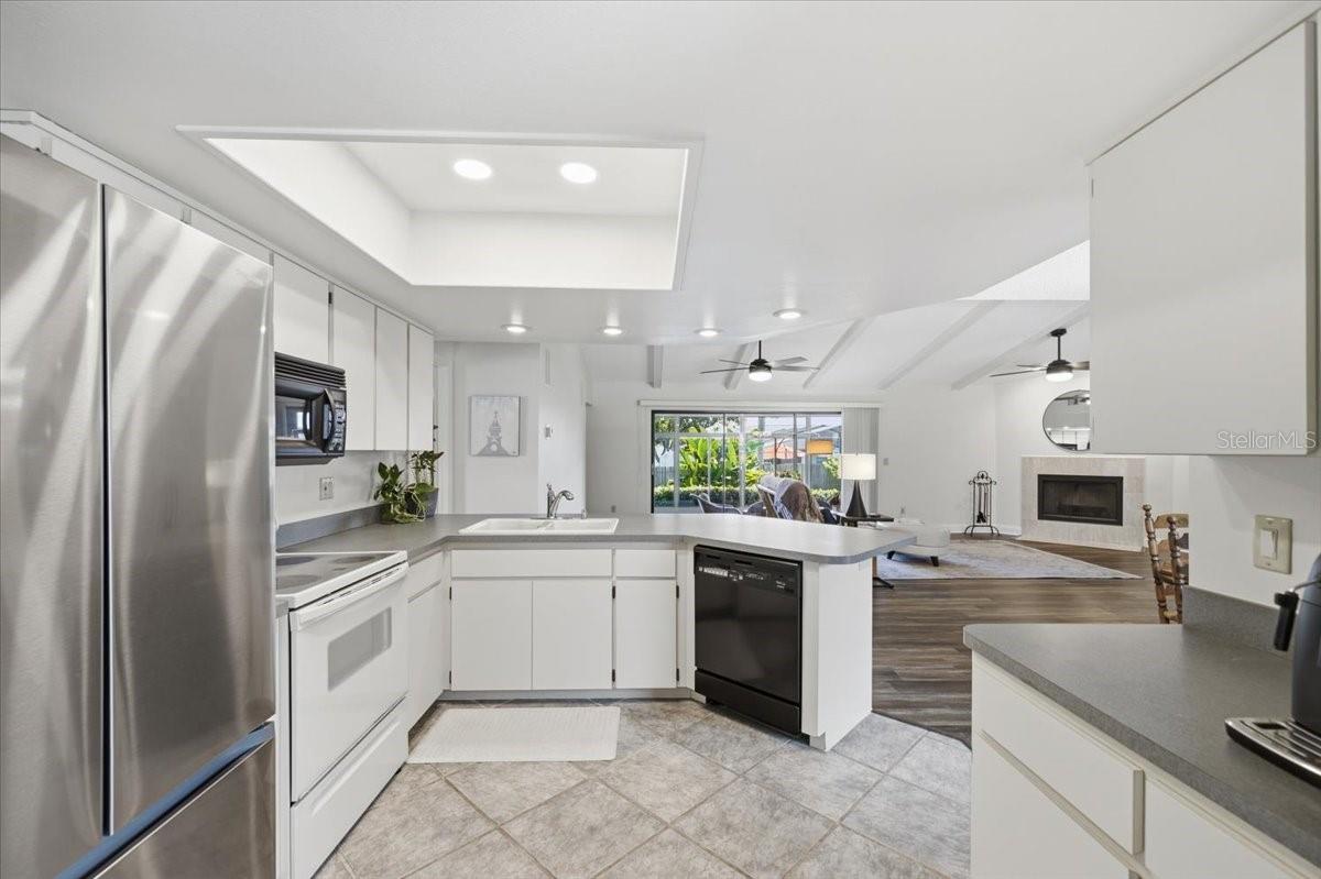 3379 HYDE PARK DR — photo 15