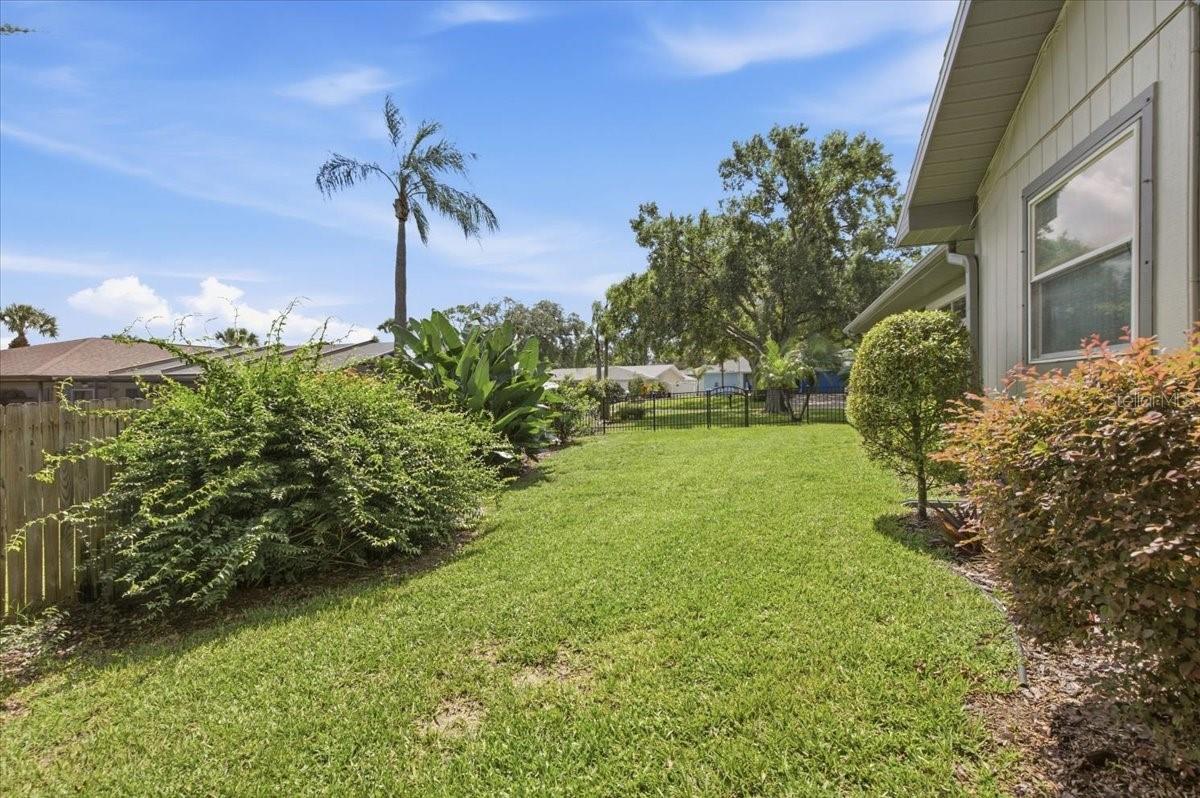 3379 HYDE PARK DR — photo 40