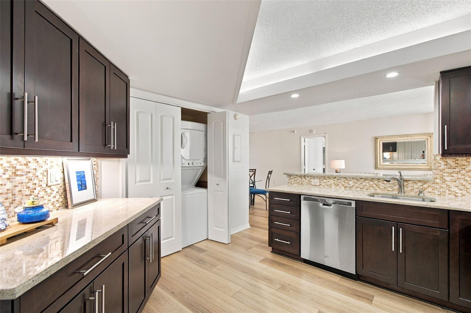 690 ISLAND WAY #511 — photo 23