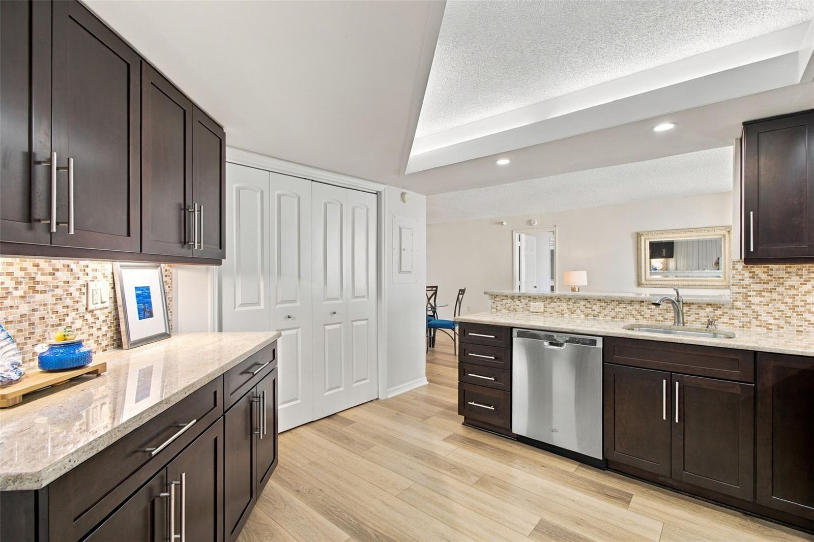 690 ISLAND WAY #511 — photo 22