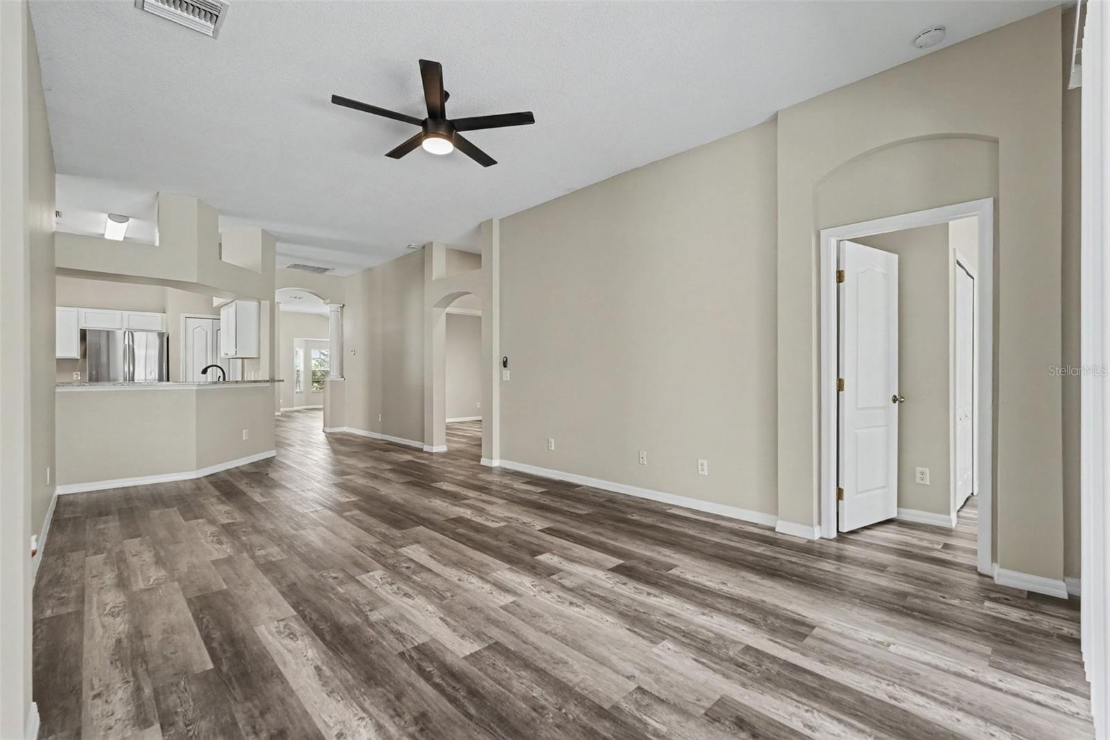 4204 MORNING BREEZE CT — photo 3
