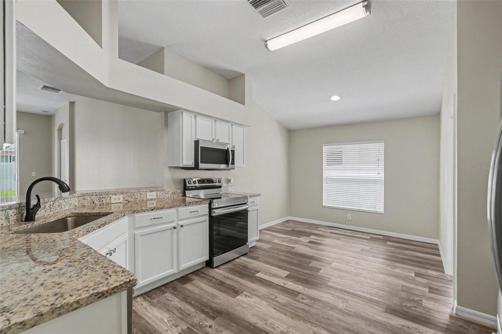 4204 MORNING BREEZE CT — photo 4