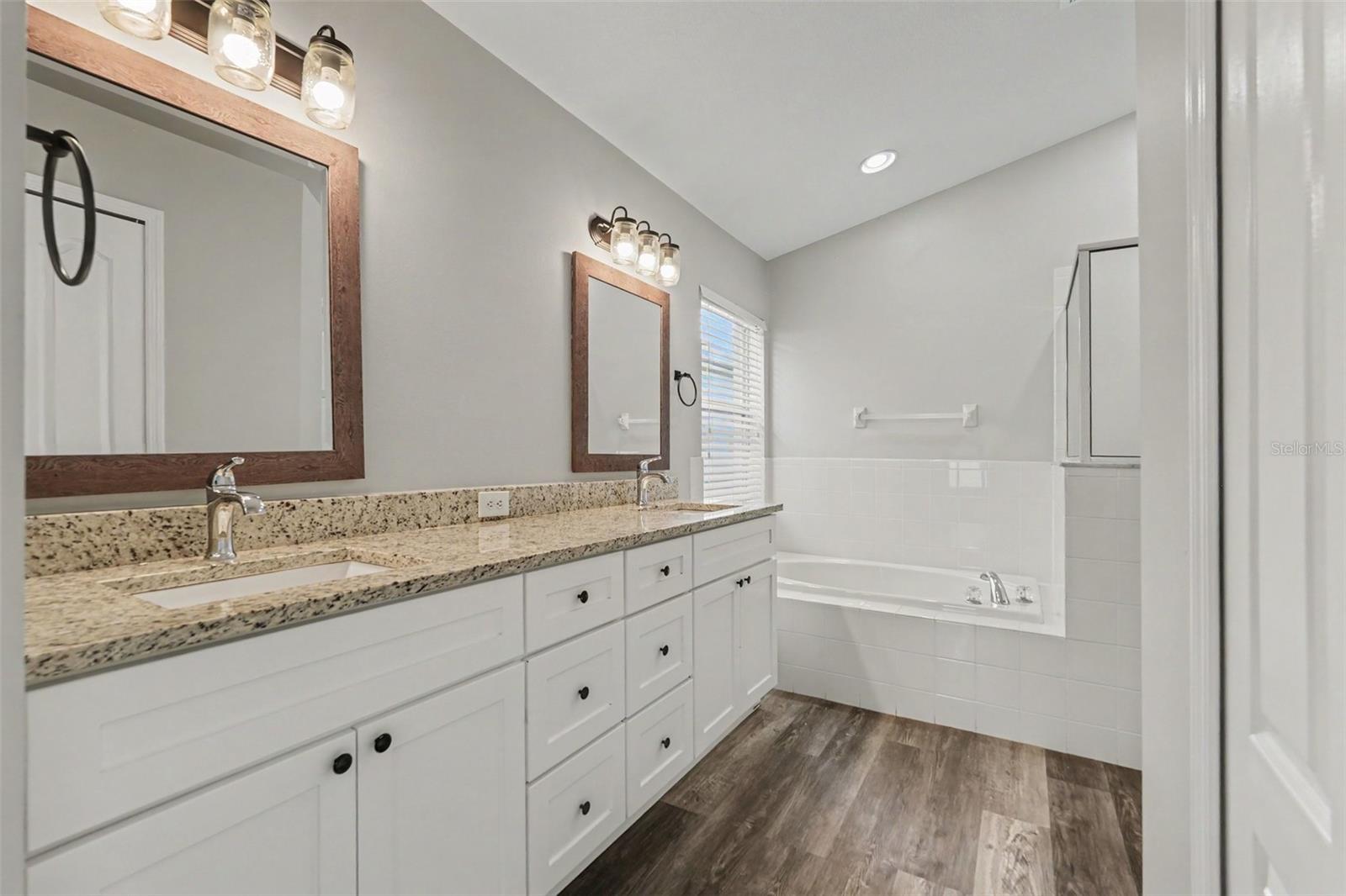 4204 MORNING BREEZE CT — photo 13