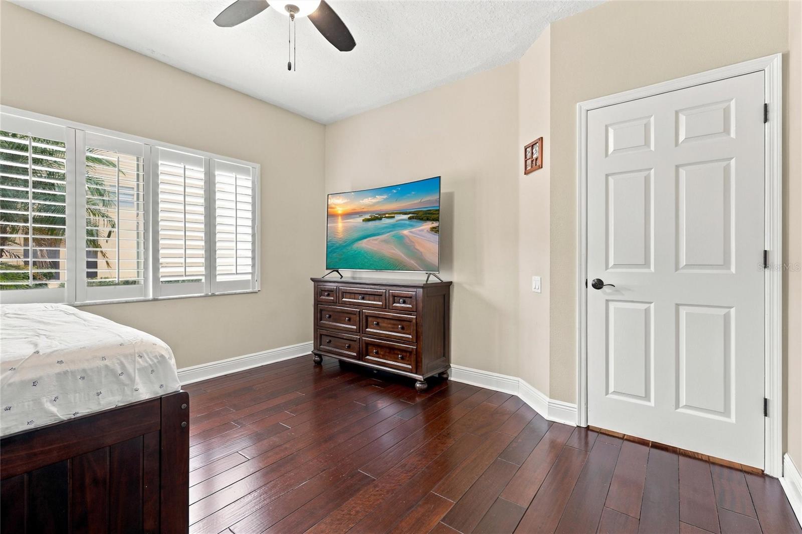 5037 WESLEY DR — photo 32