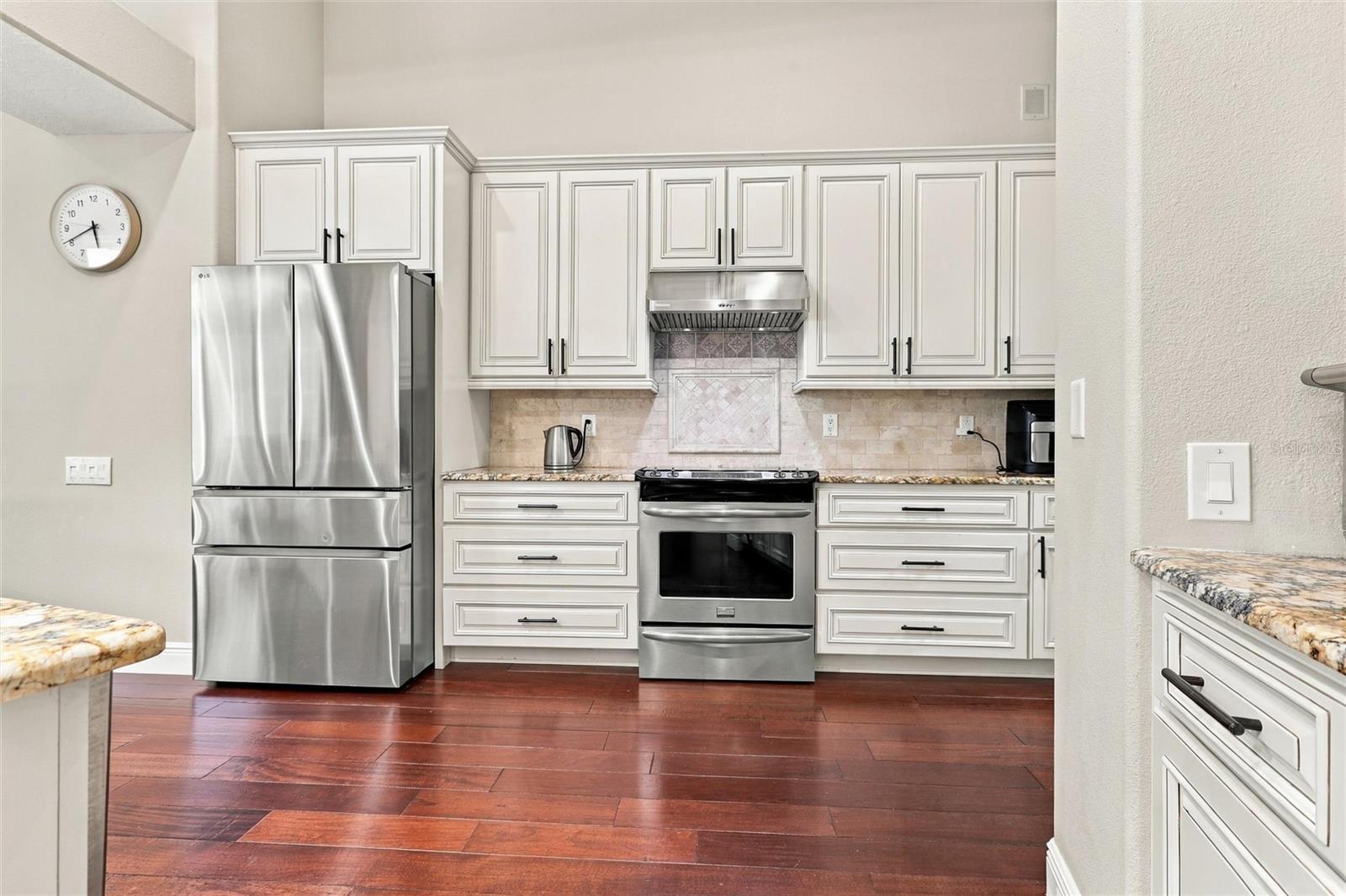 5037 WESLEY DR — photo 10