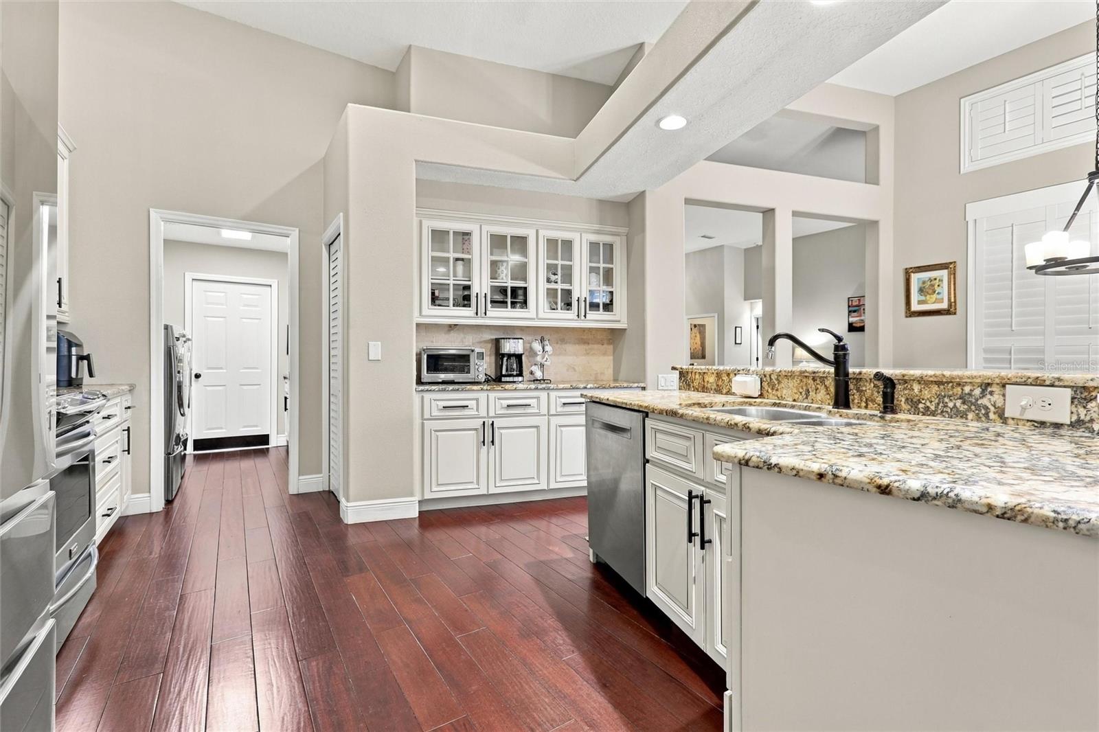 5037 WESLEY DR — photo 12
