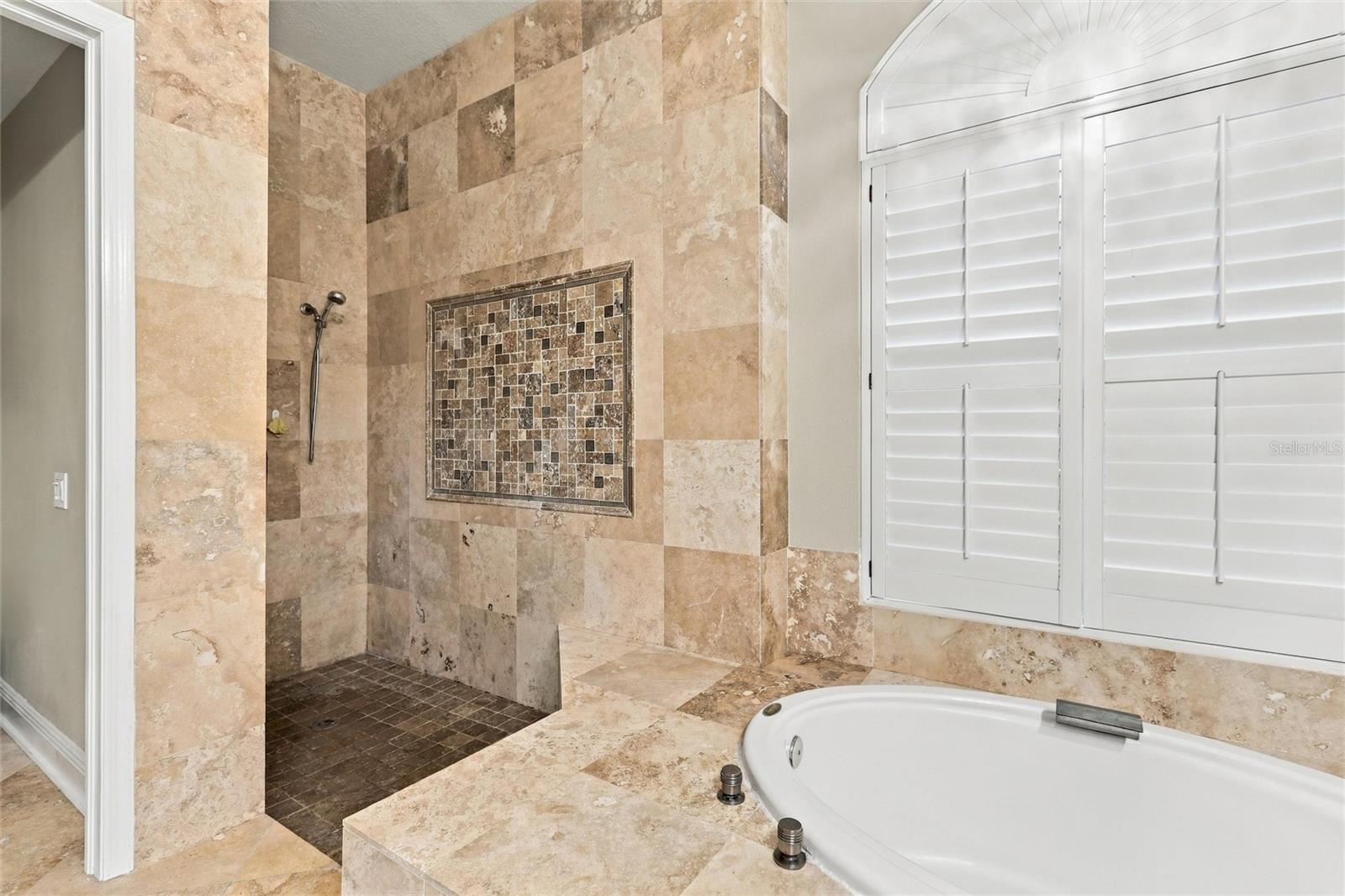 5037 WESLEY DR — photo 24