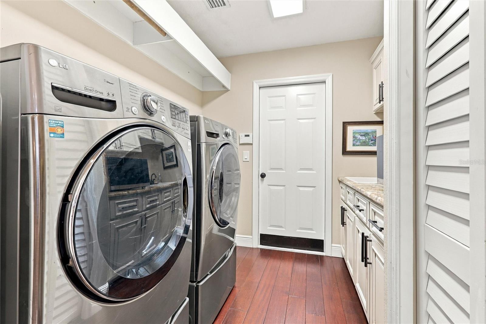 5037 WESLEY DR — photo 33